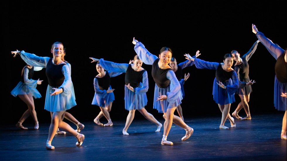 A group of ballet dancers. 